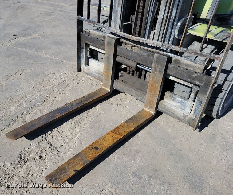 image for item DA7217 Clark CGP40  forklift