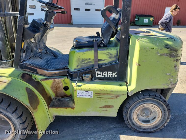 image for item DA7217 Clark CGP40  forklift