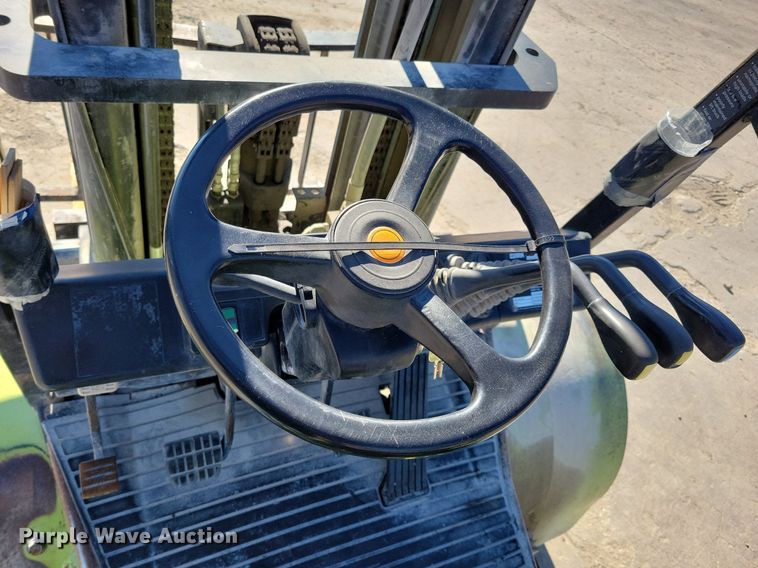 image for item DA7217 Clark CGP40  forklift
