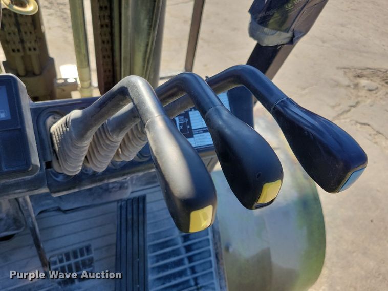 image for item DA7217 Clark CGP40  forklift