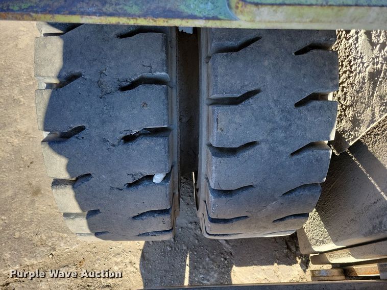 image for item DA7217 Clark CGP40  forklift