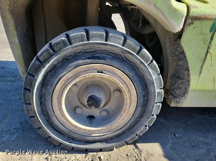 image for item DA7217 Clark CGP40  forklift