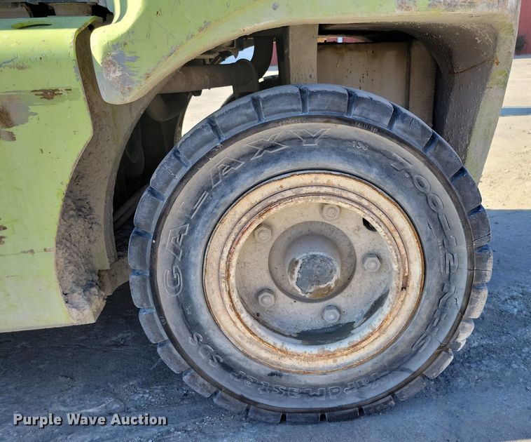 image for item DA7217 Clark CGP40  forklift