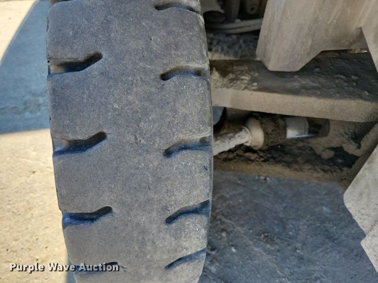 image for item DA7217 Clark CGP40  forklift