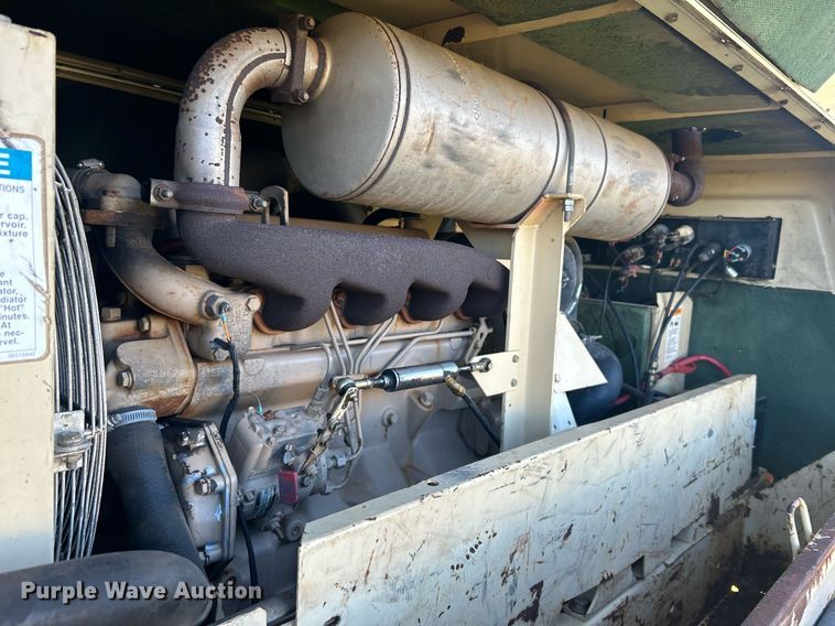 image for item DJ6357 1993 Ingersoll Rand P185CWJD  air compressor