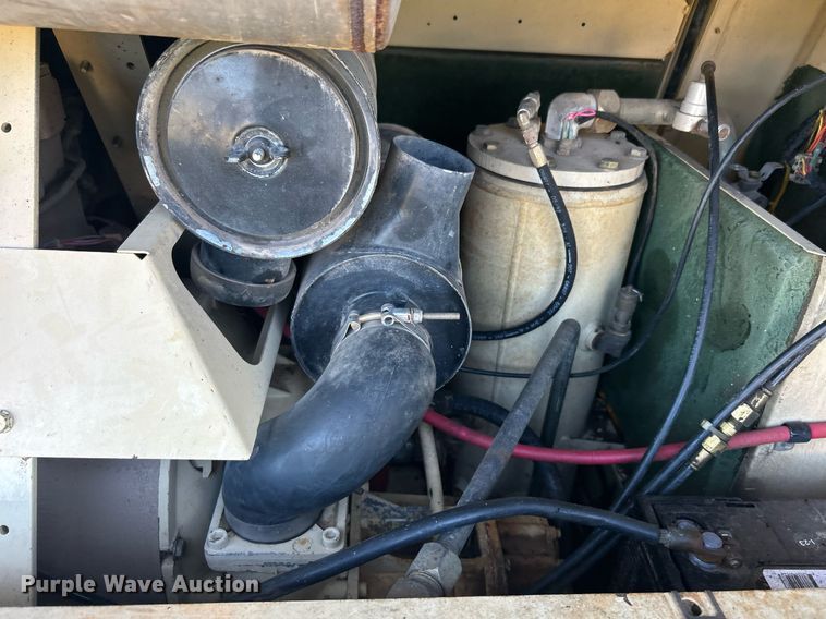 image for item DJ6357 1993 Ingersoll Rand P185CWJD  air compressor