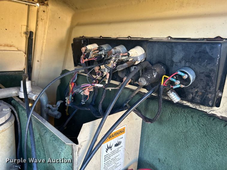 image for item DJ6357 1993 Ingersoll Rand P185CWJD  air compressor