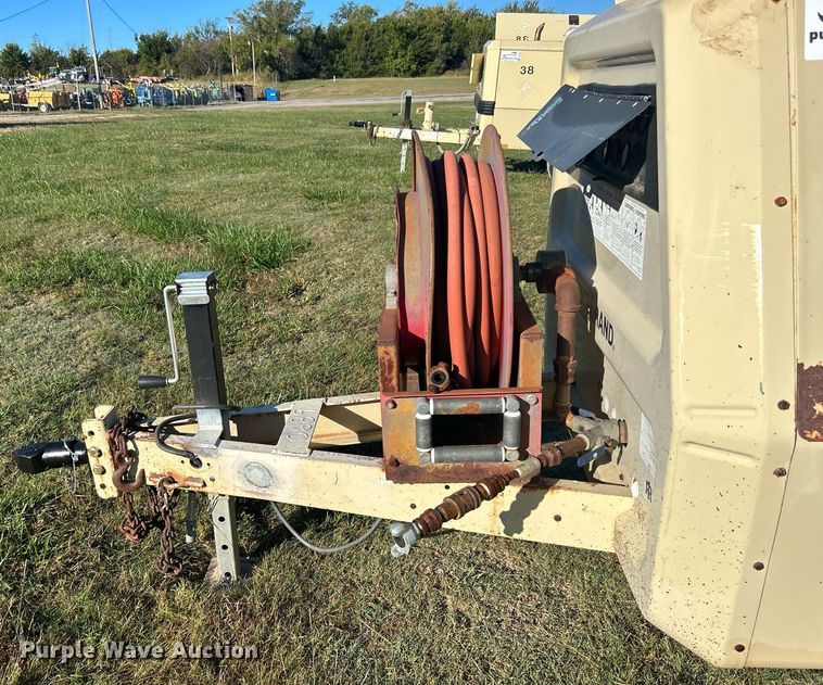 image for item DJ6357 1993 Ingersoll Rand P185CWJD  air compressor