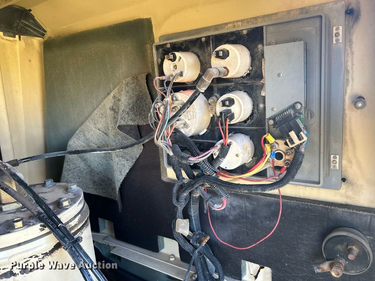 image for item DJ6358 1999 Ingersoll Rand P185WJD  air compressor