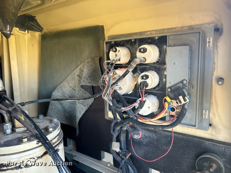 image for item DJ6358 1999 Ingersoll Rand P185WJD  air compressor