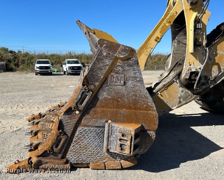 image for item DJ6372 2013 Caterpillar 988H  wheel loader