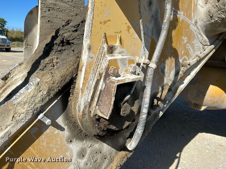 image for item DJ6372 2013 Caterpillar 988H  wheel loader