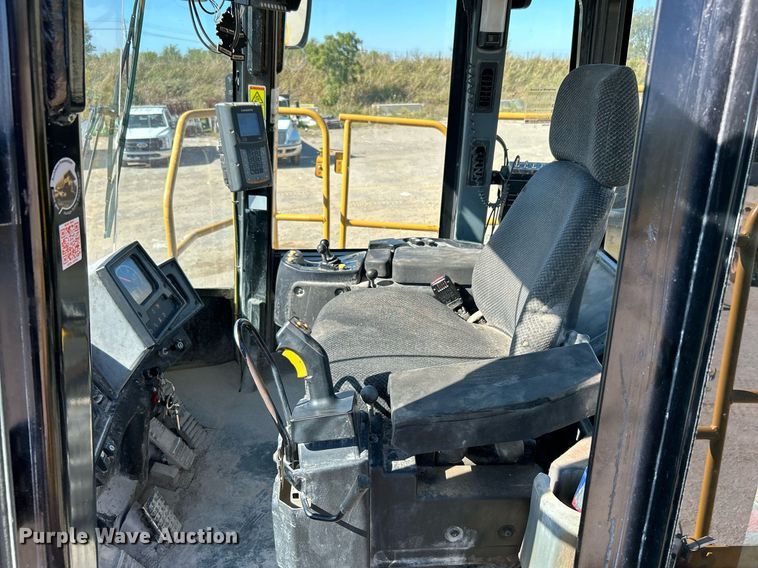 image for item DJ6372 2013 Caterpillar 988H  wheel loader