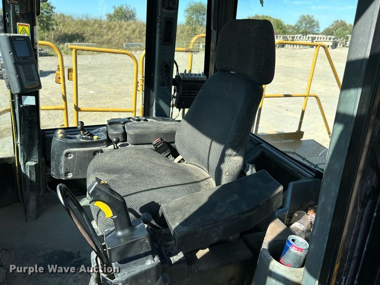 image for item DJ6372 2013 Caterpillar 988H  wheel loader