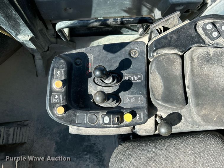 image for item DJ6372 2013 Caterpillar 988H  wheel loader