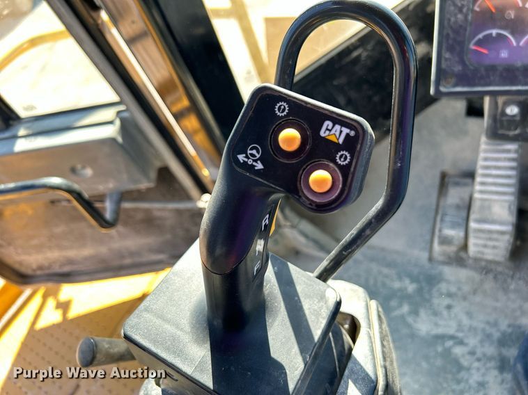 image for item DJ6372 2013 Caterpillar 988H  wheel loader