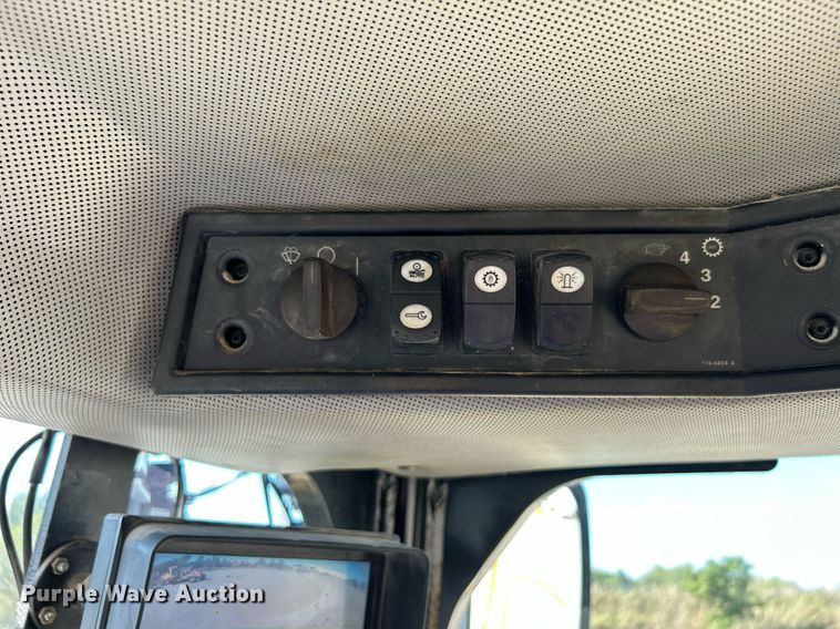 image for item DJ6372 2013 Caterpillar 988H  wheel loader