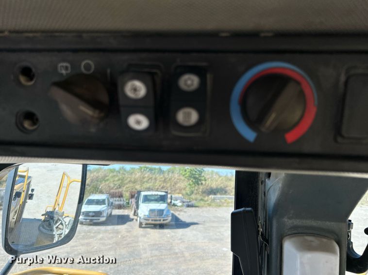 image for item DJ6372 2013 Caterpillar 988H  wheel loader