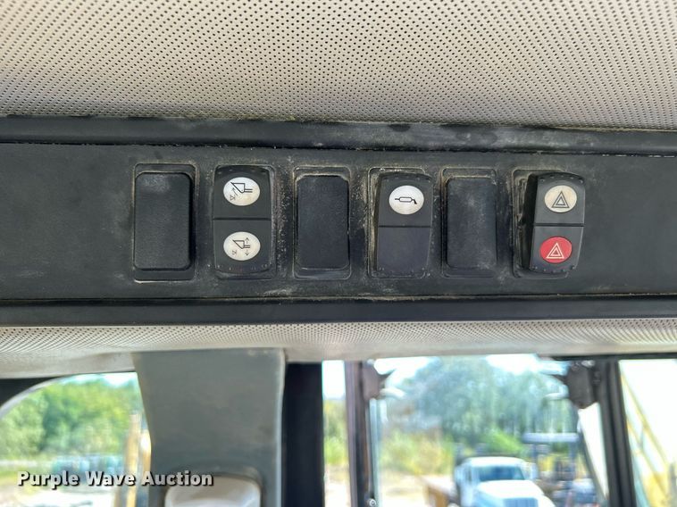 image for item DJ6372 2013 Caterpillar 988H  wheel loader