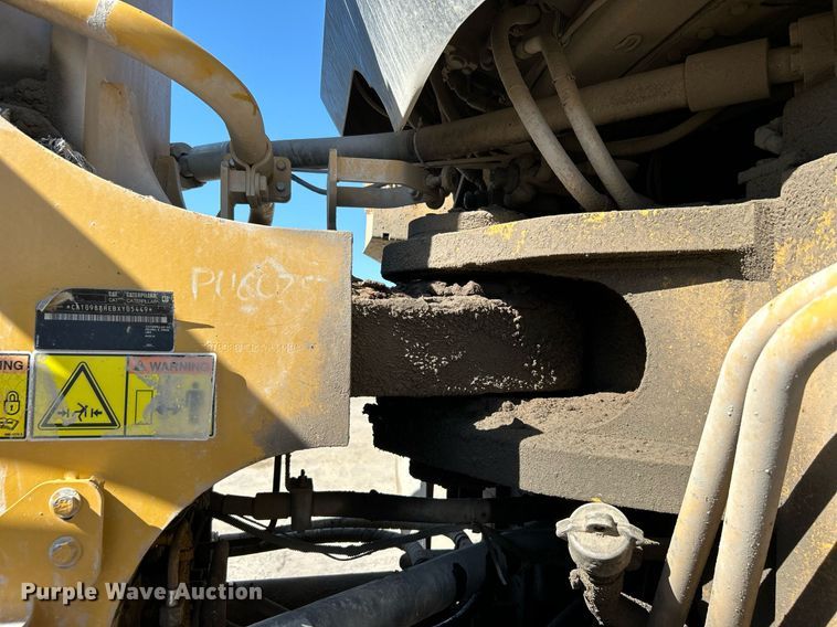 image for item DJ6372 2013 Caterpillar 988H  wheel loader