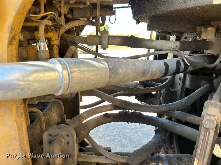 image for item DJ6372 2013 Caterpillar 988H  wheel loader