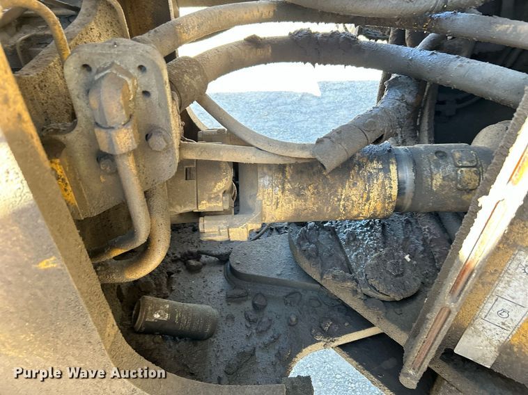 image for item DJ6372 2013 Caterpillar 988H  wheel loader