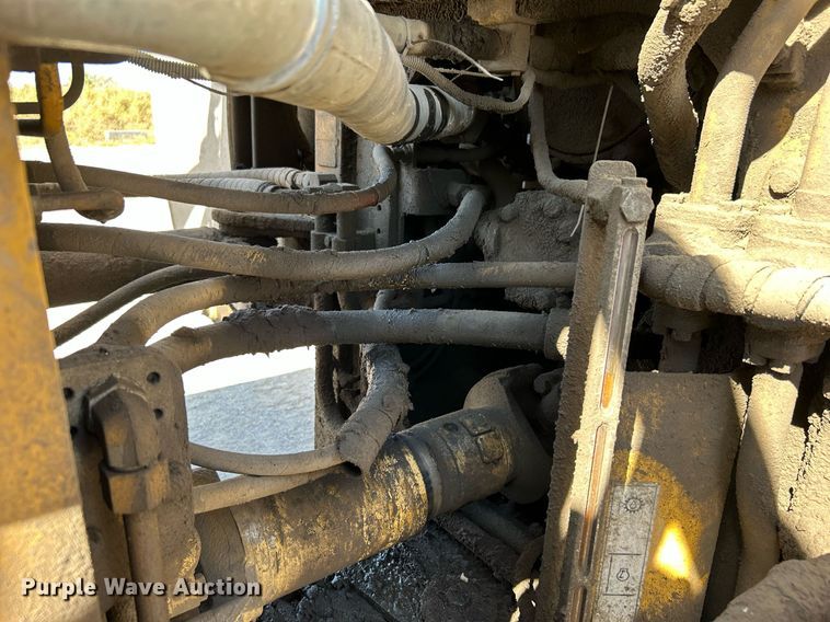 image for item DJ6372 2013 Caterpillar 988H  wheel loader