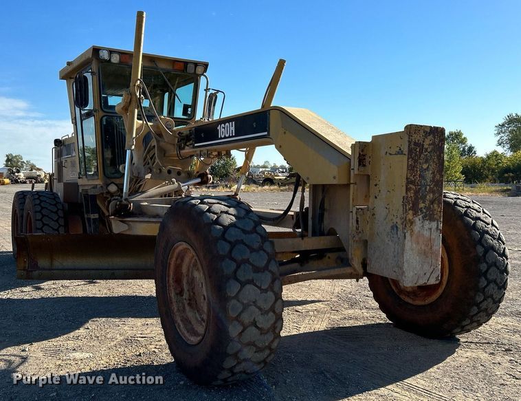 image for item DJ6373 1996 Caterpillar 160H  motor grader