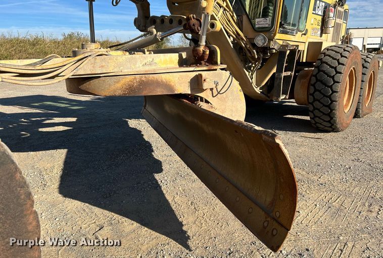 image for item DJ6373 1996 Caterpillar 160H  motor grader