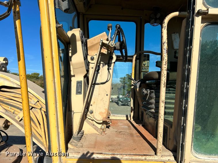 image for item DJ6373 1996 Caterpillar 160H  motor grader