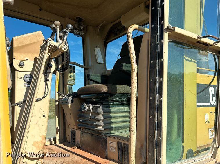 image for item DJ6373 1996 Caterpillar 160H  motor grader