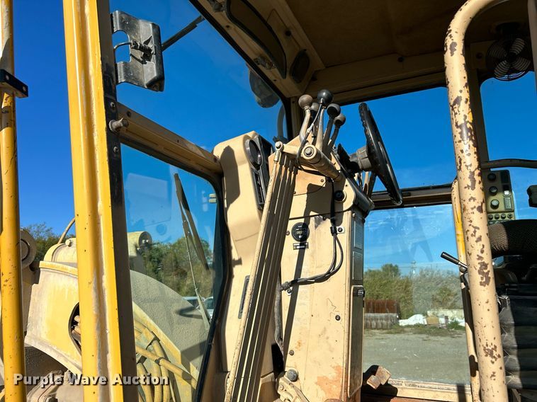 image for item DJ6373 1996 Caterpillar 160H  motor grader