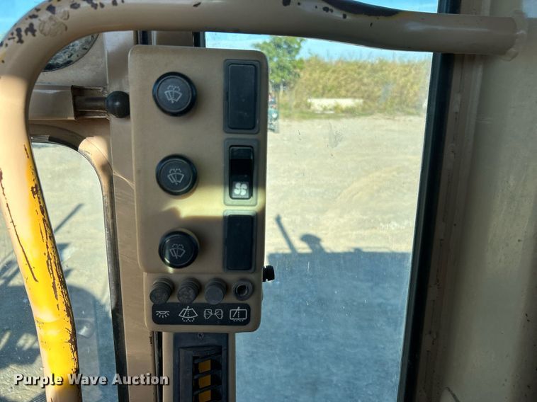 image for item DJ6373 1996 Caterpillar 160H  motor grader