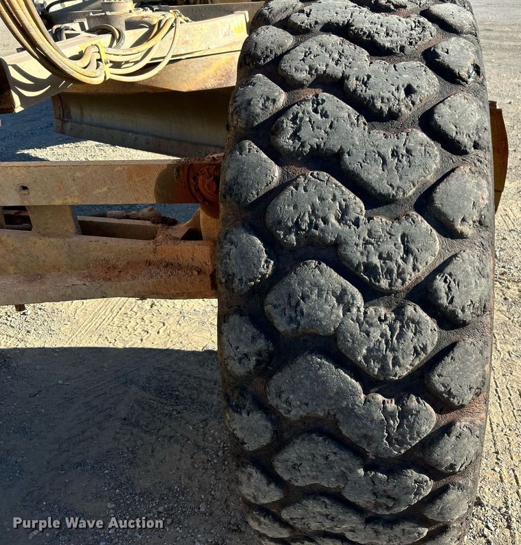 image for item DJ6373 1996 Caterpillar 160H  motor grader