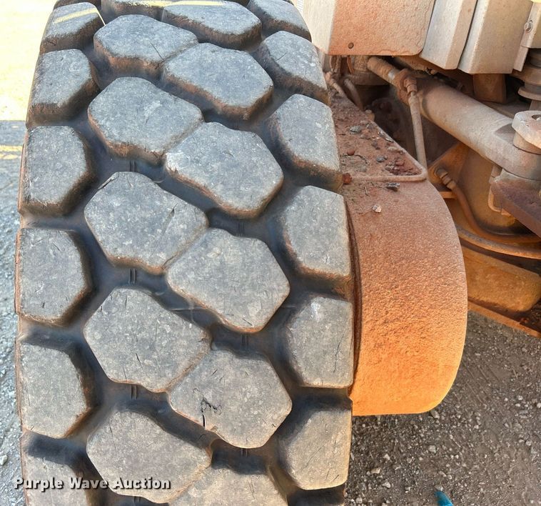 image for item DJ6373 1996 Caterpillar 160H  motor grader