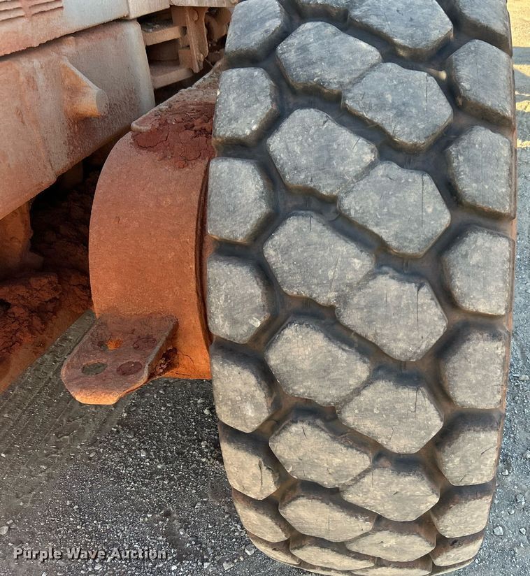 image for item DJ6373 1996 Caterpillar 160H  motor grader