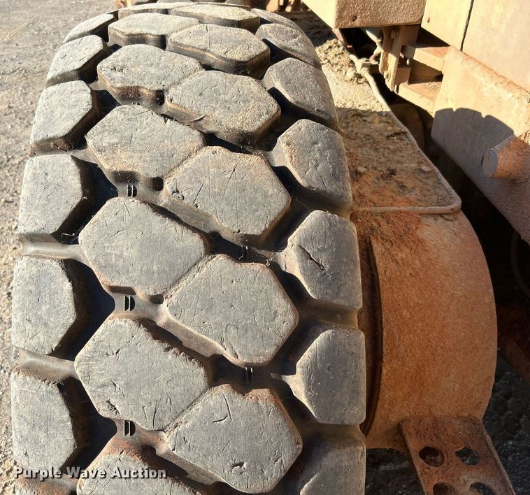 image for item DJ6373 1996 Caterpillar 160H  motor grader