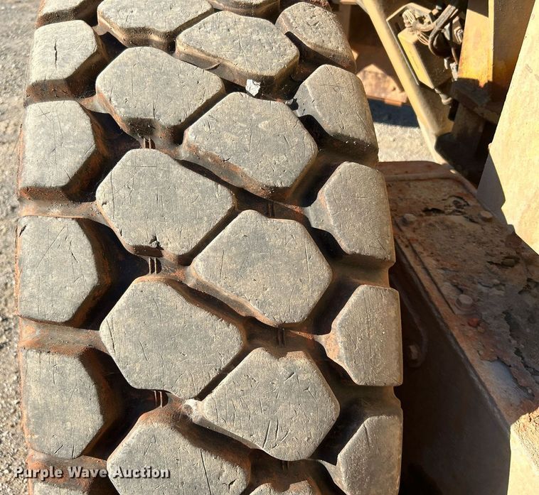 image for item DJ6373 1996 Caterpillar 160H  motor grader