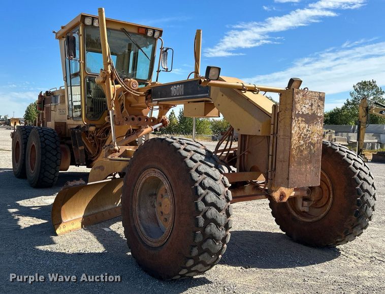 image for item DJ6374 2000 Caterpillar 160H  motor grader