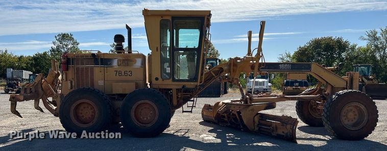 image for item DJ6374 2000 Caterpillar 160H  motor grader