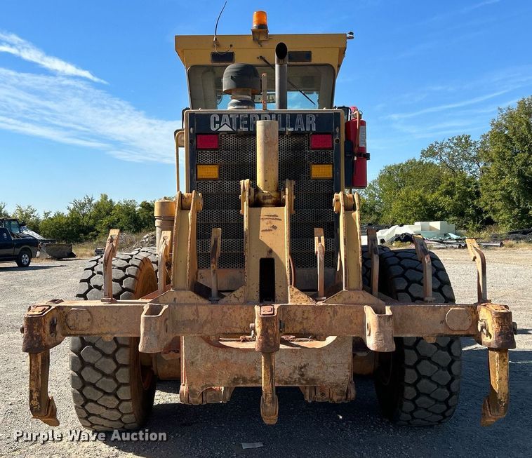 image for item DJ6374 2000 Caterpillar 160H  motor grader