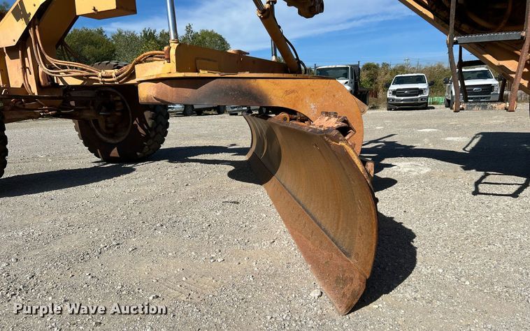 image for item DJ6374 2000 Caterpillar 160H  motor grader