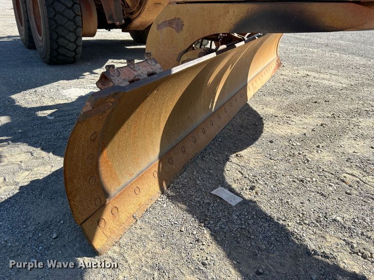 image for item DJ6374 2000 Caterpillar 160H  motor grader