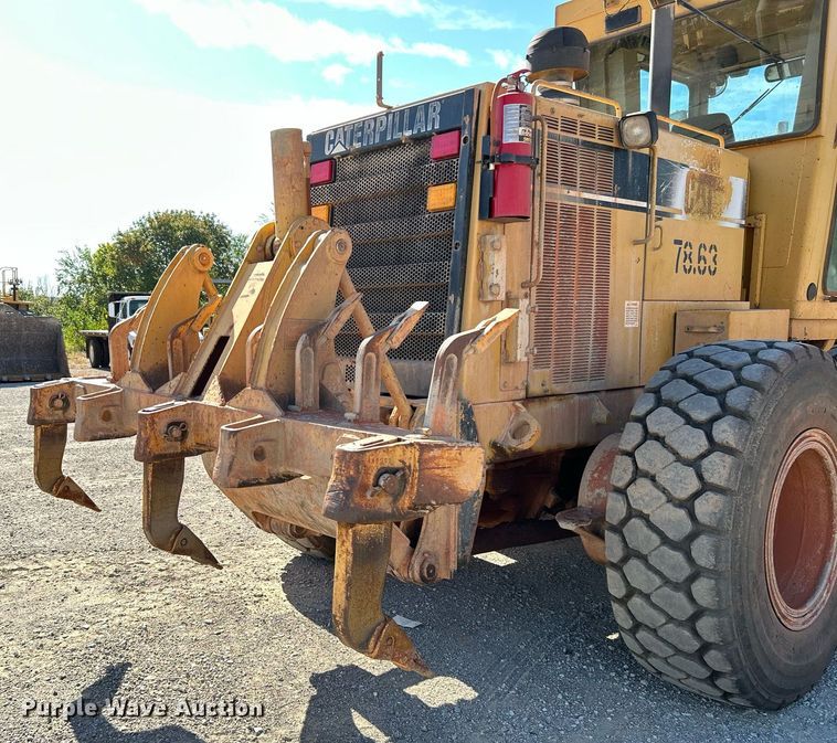image for item DJ6374 2000 Caterpillar 160H  motor grader