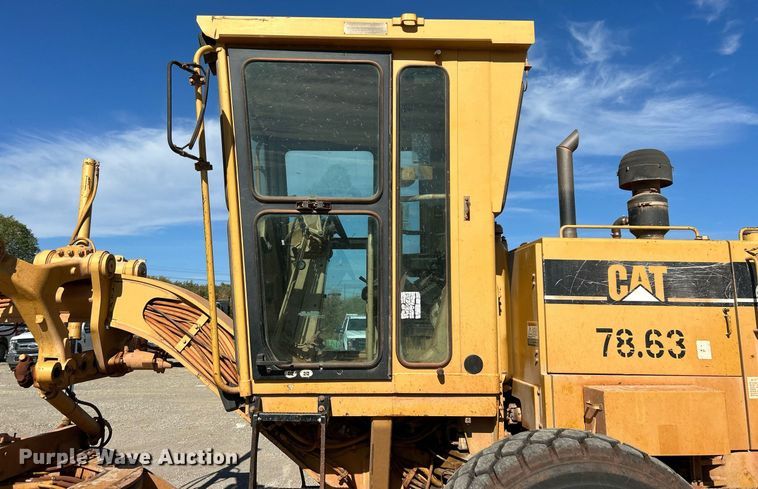 image for item DJ6374 2000 Caterpillar 160H  motor grader