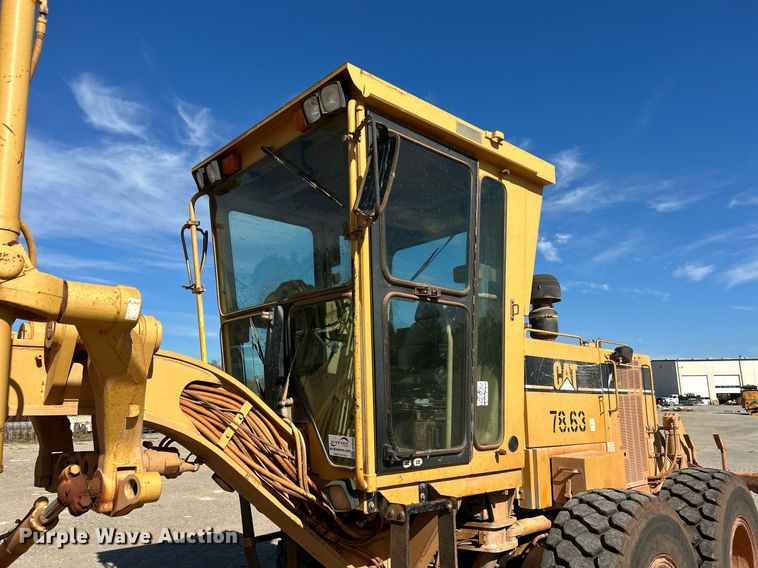 image for item DJ6374 2000 Caterpillar 160H  motor grader