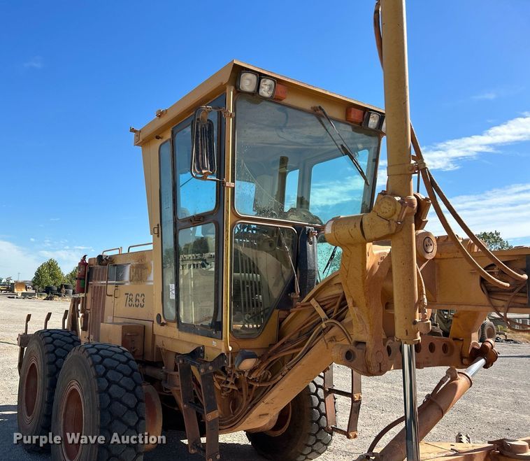 image for item DJ6374 2000 Caterpillar 160H  motor grader