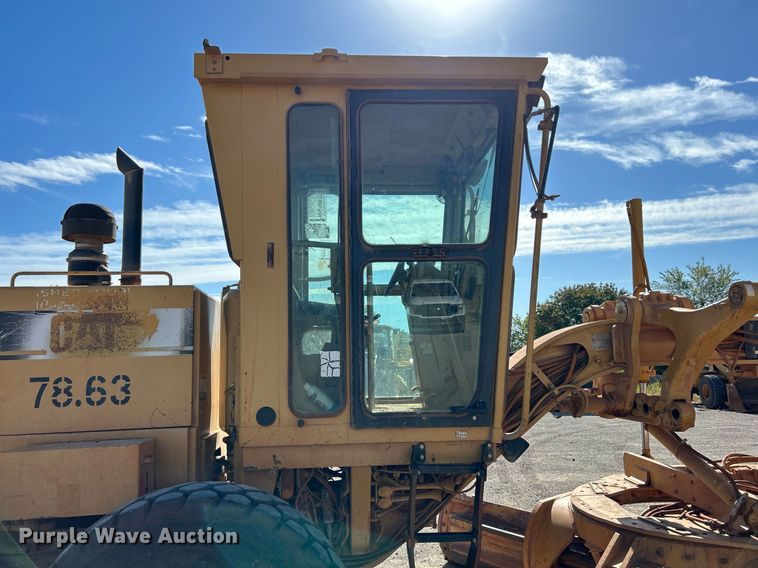 image for item DJ6374 2000 Caterpillar 160H  motor grader