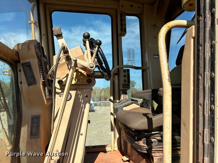 image for item DJ6374 2000 Caterpillar 160H  motor grader