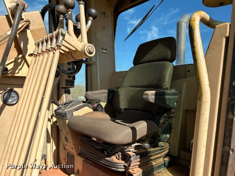 image for item DJ6374 2000 Caterpillar 160H  motor grader